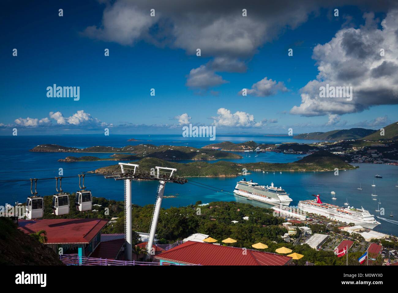 Stati Uniti Isole Vergini, St. Thomas,Charlotte Amalie,Havensight Cruiseship porta da Paradise Point con san Tommaso Skyride tram Foto Stock