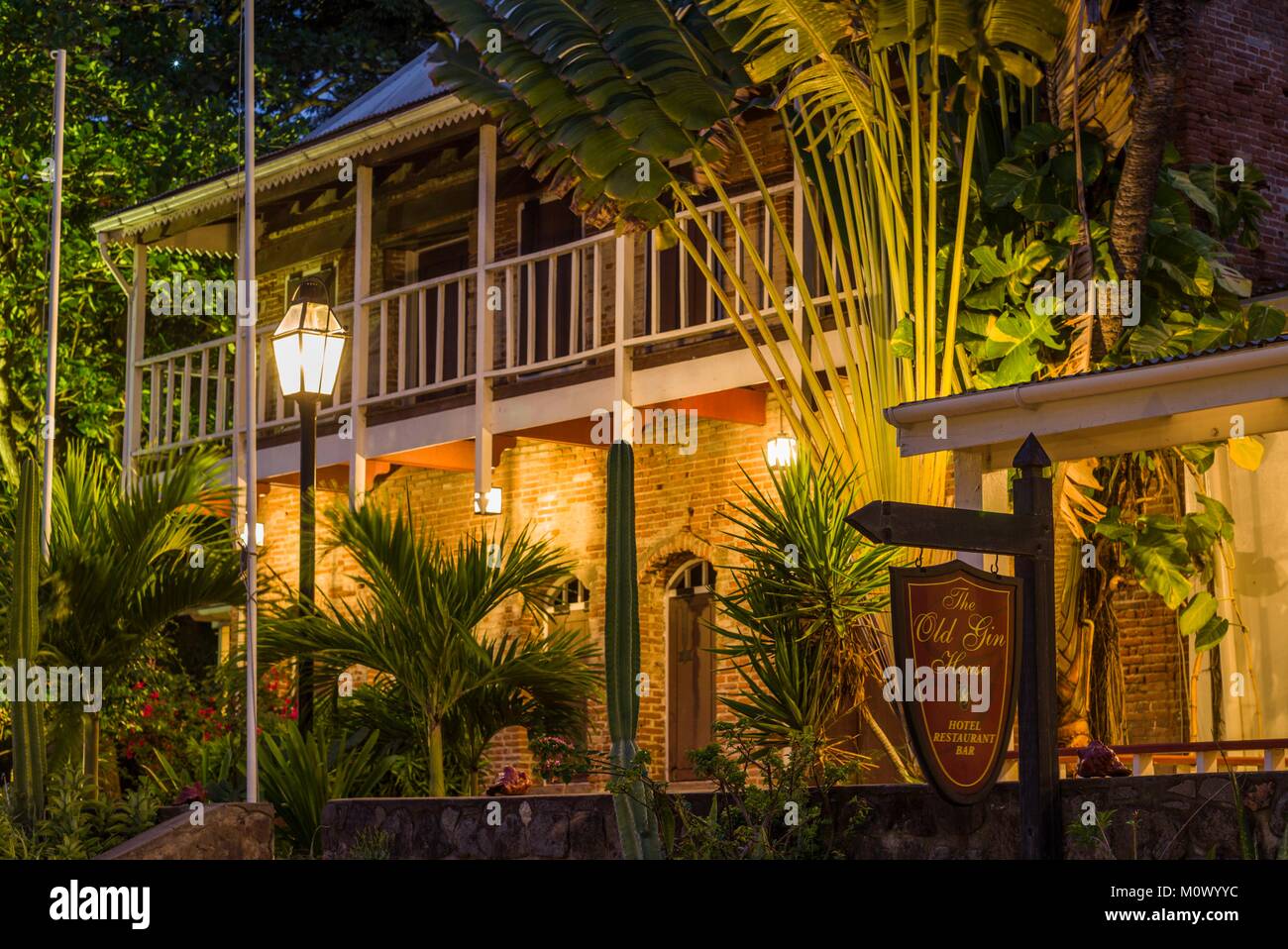 Paesi bassi,Sint Eustatius,Oranjestad,il vecchio Gin House Hotel,l'esterno,crepuscolo Foto Stock