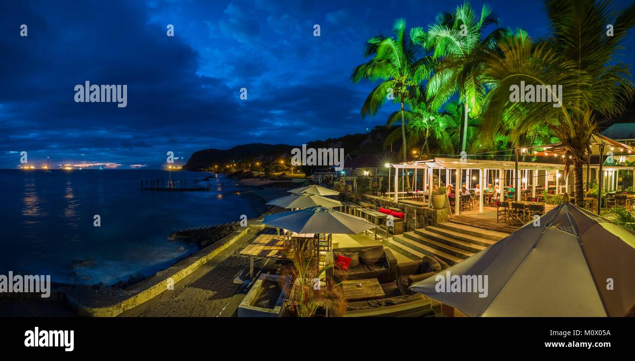 Paesi bassi,Sint Eustatius,Oranjestad,il ristorante sul fronte spiaggia,crepuscolo Foto Stock