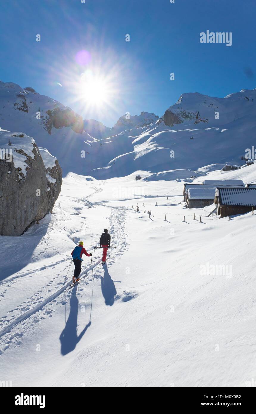 La Svizzera,Uri,Riemenstalden,sci touring attorno al Rifugio Lidernen Vierwaldstaettersee sopra Foto Stock