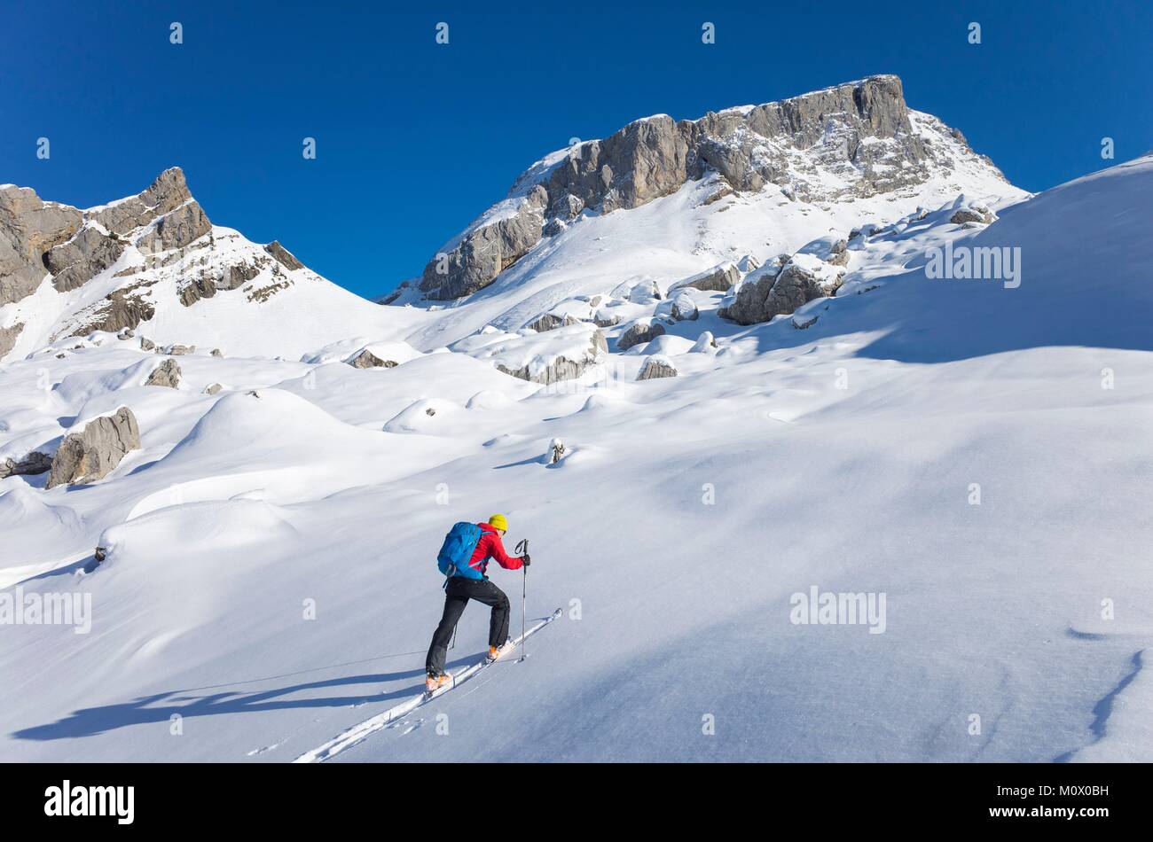 La Svizzera,Uri,Riemenstalden,sci touring attorno al Rifugio Lidernen Vierwaldstaettersee sopra Foto Stock