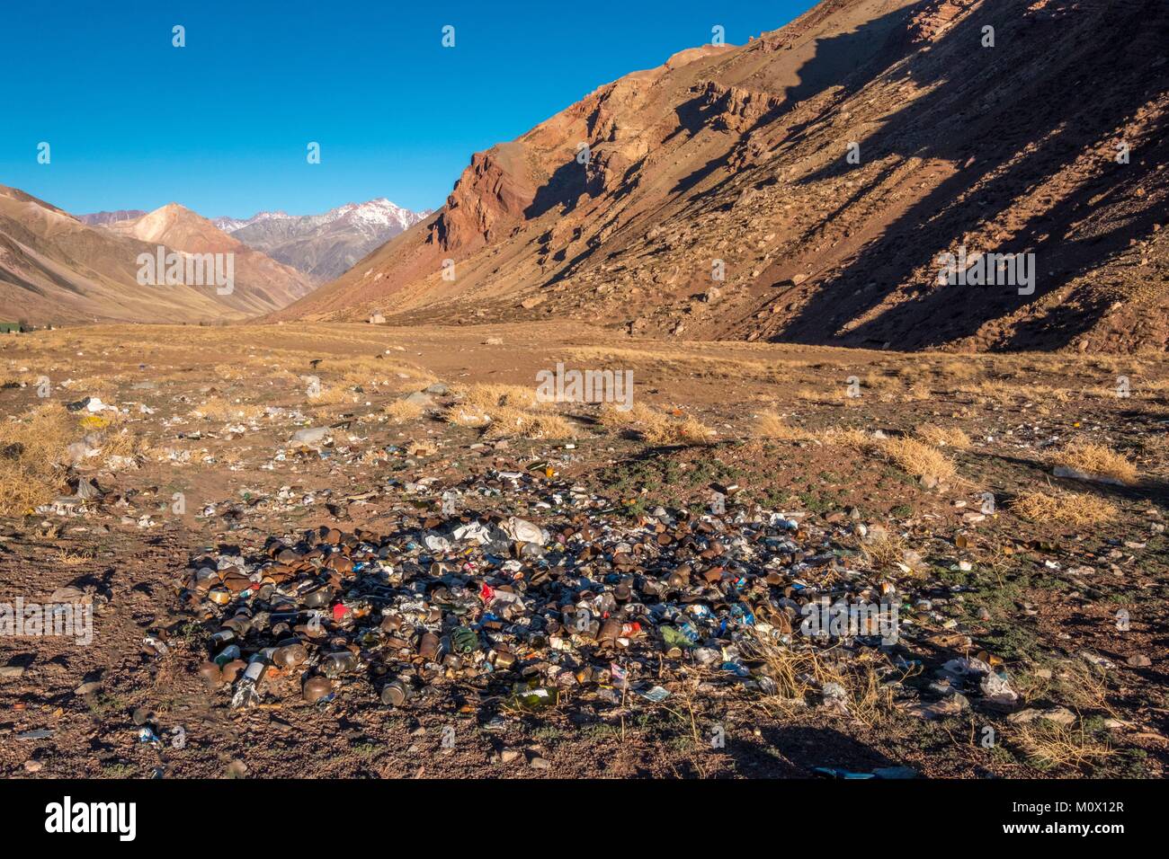 L'Argentina,provincia di Mendoza,l inquinamento dell Aconcagua Parco Pronvicial,garbage dump Foto Stock
