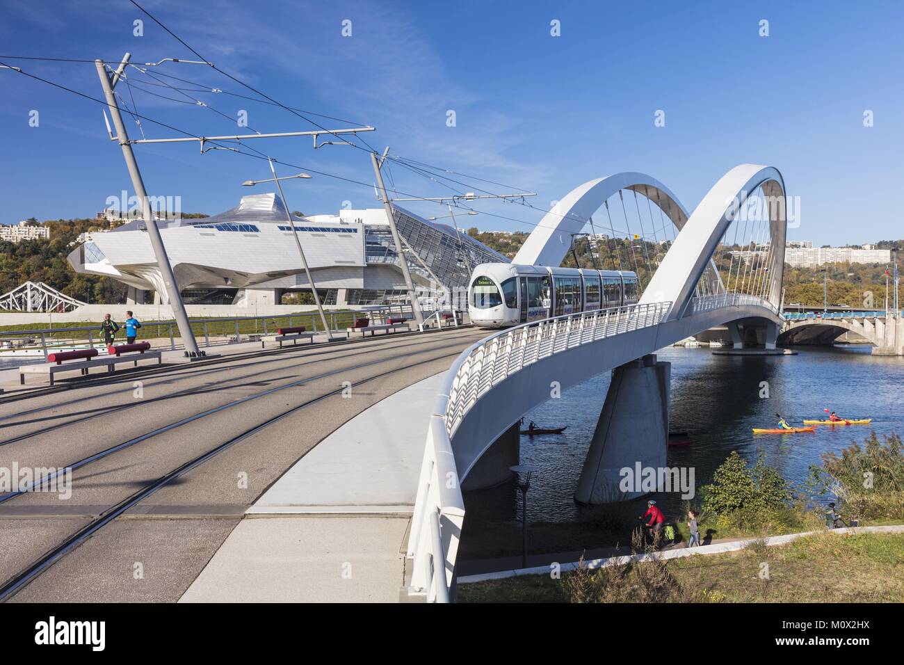Francia,Rhone,Lyon,La confluenza distretto sud di Presqu'ile,primo francese quartiere sostenibile certificata dal WWF,il ponte Raymond Barre,il ponte di Pasteur e il Musee des Confluences è un science center e il Museo di antropologia,situata alla confluenza tra il Rodano e la saona,creata dalla ditta austriaca Coop Himmelb(l)au Foto Stock