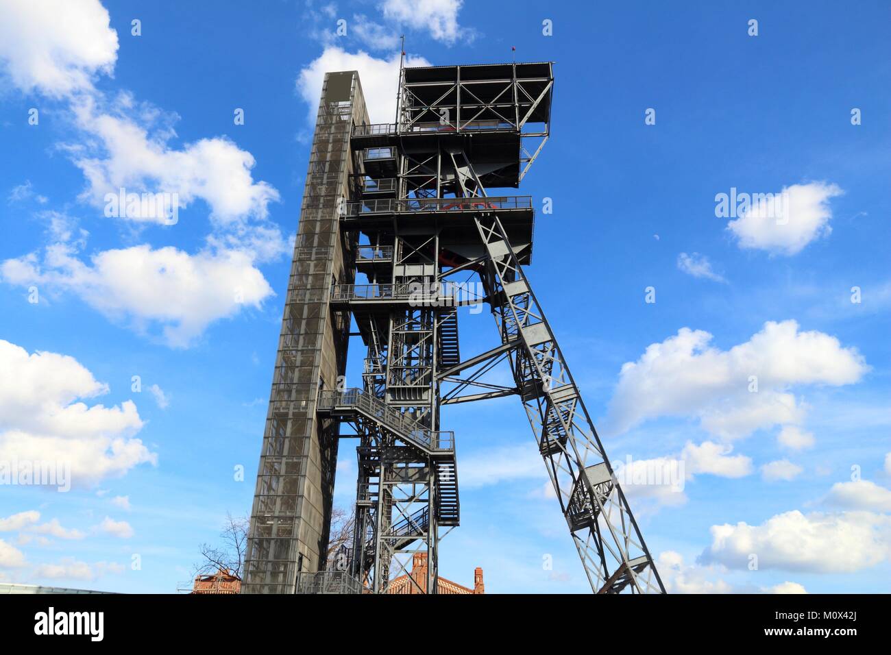 Katowice in Polonia - industriali retrò della miniera di carbone di torre dell'albero. Alta Slesia regione. Foto Stock