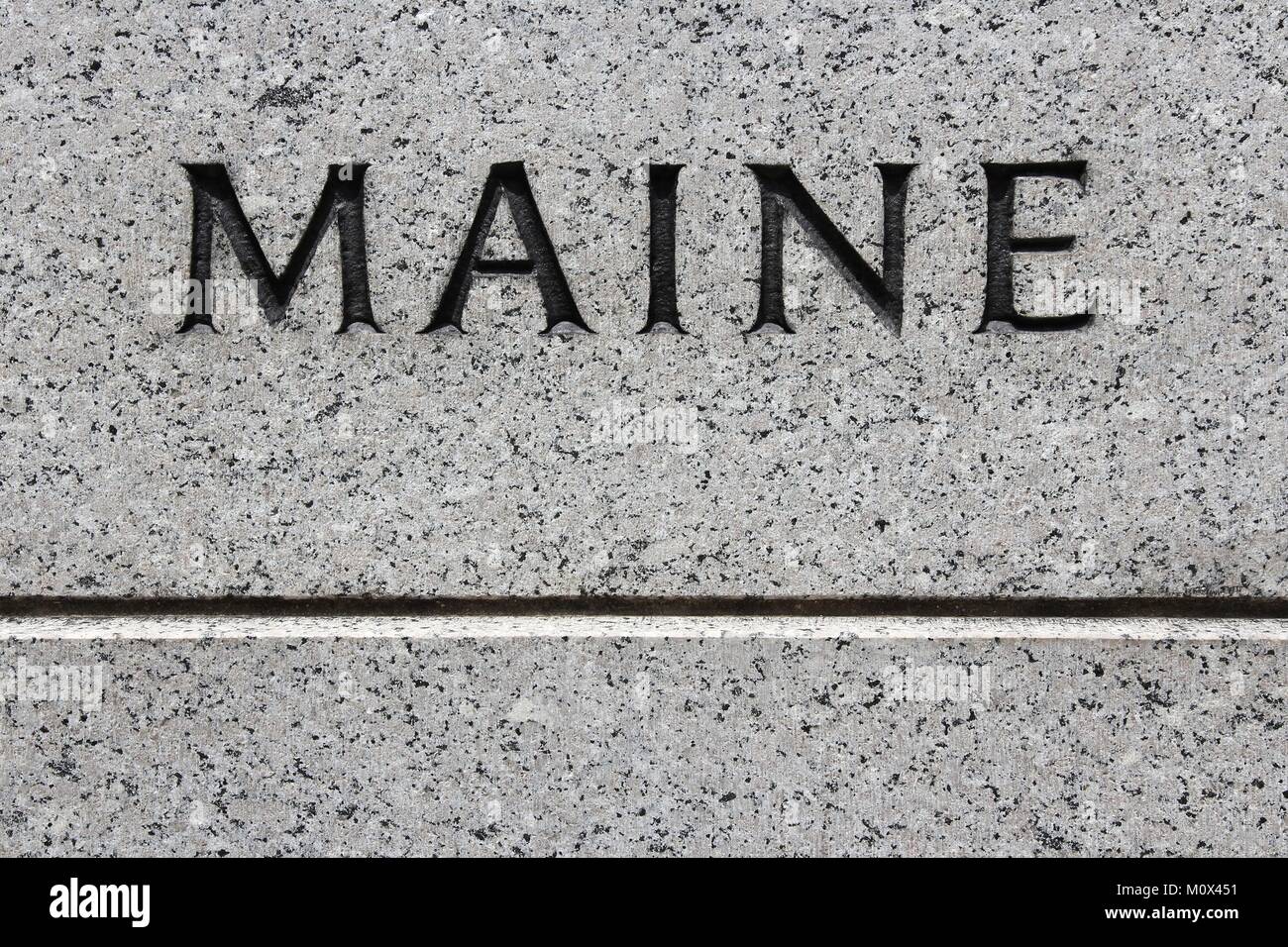 Maine - noi nome stato scolpito in grigia pietra di granito Foto Stock