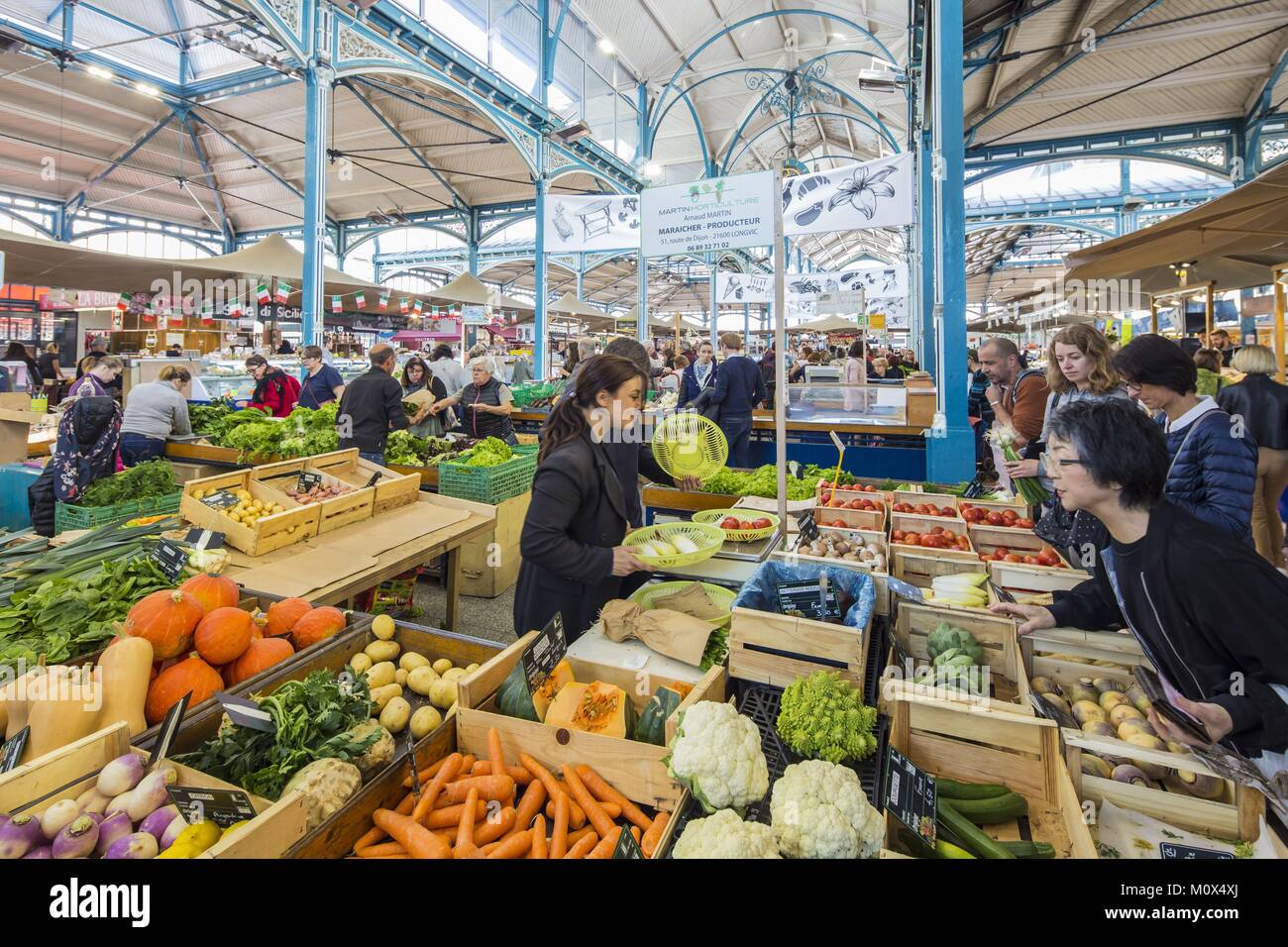 Francia,Cote d'Or,paesaggio culturale di Borgogna climi elencati come patrimonio mondiale dall UNESCO,Dijon,Halles Centrales costruito dalla società Eiffel nel 1868 Foto Stock