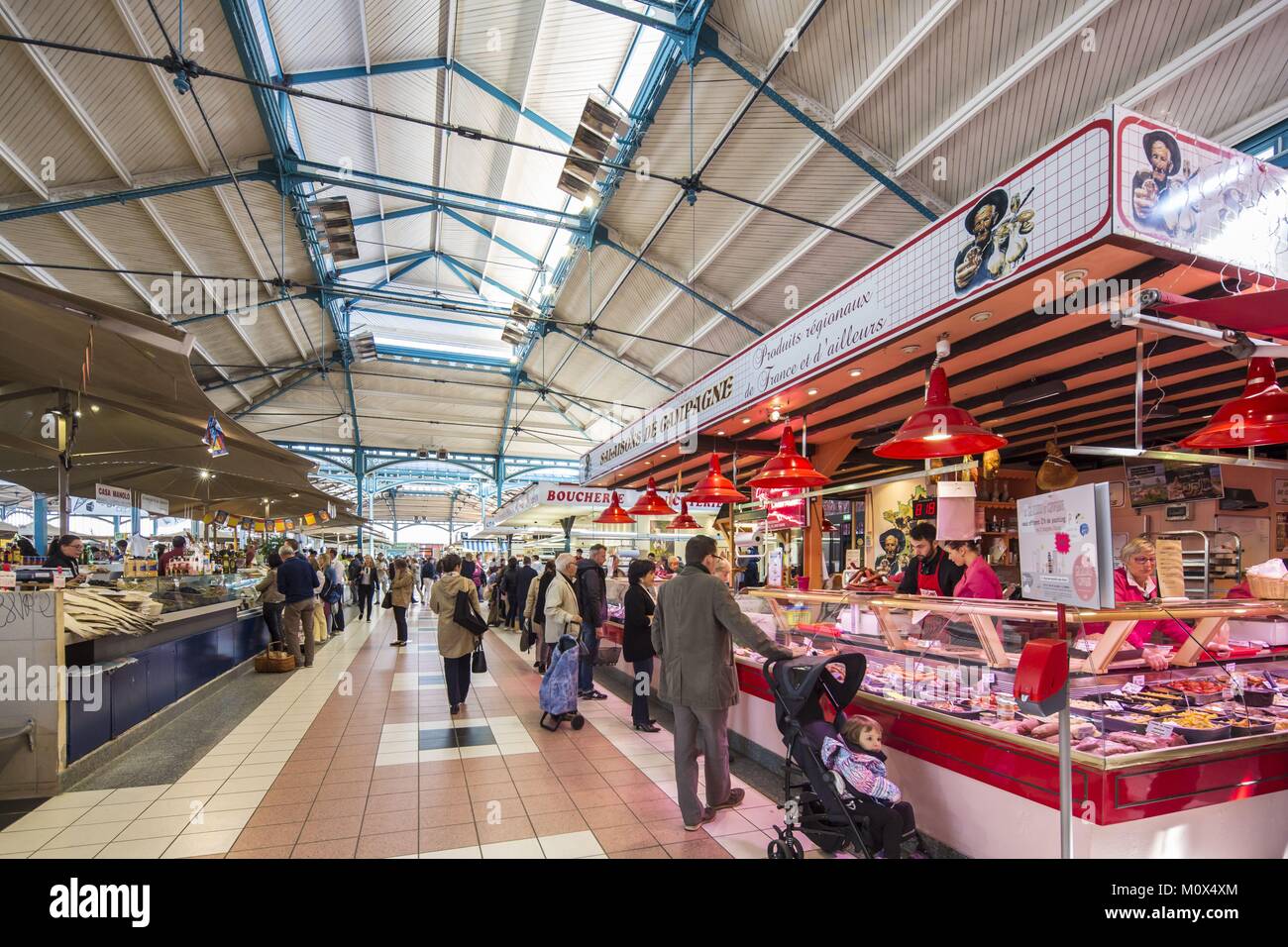 Francia,Cote d'Or,paesaggio culturale di Borgogna climi elencati come patrimonio mondiale dall UNESCO,Dijon,Halles Centrales costruito dalla società Eiffel nel 1868 Foto Stock