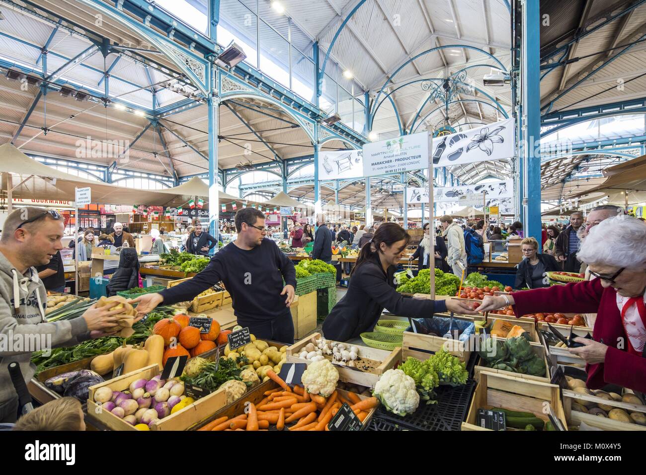 Francia,Cote d'Or,paesaggio culturale di Borgogna climi elencati come patrimonio mondiale dall UNESCO,Dijon,Halles Centrales costruito dalla società Eiffel nel 1868 Foto Stock