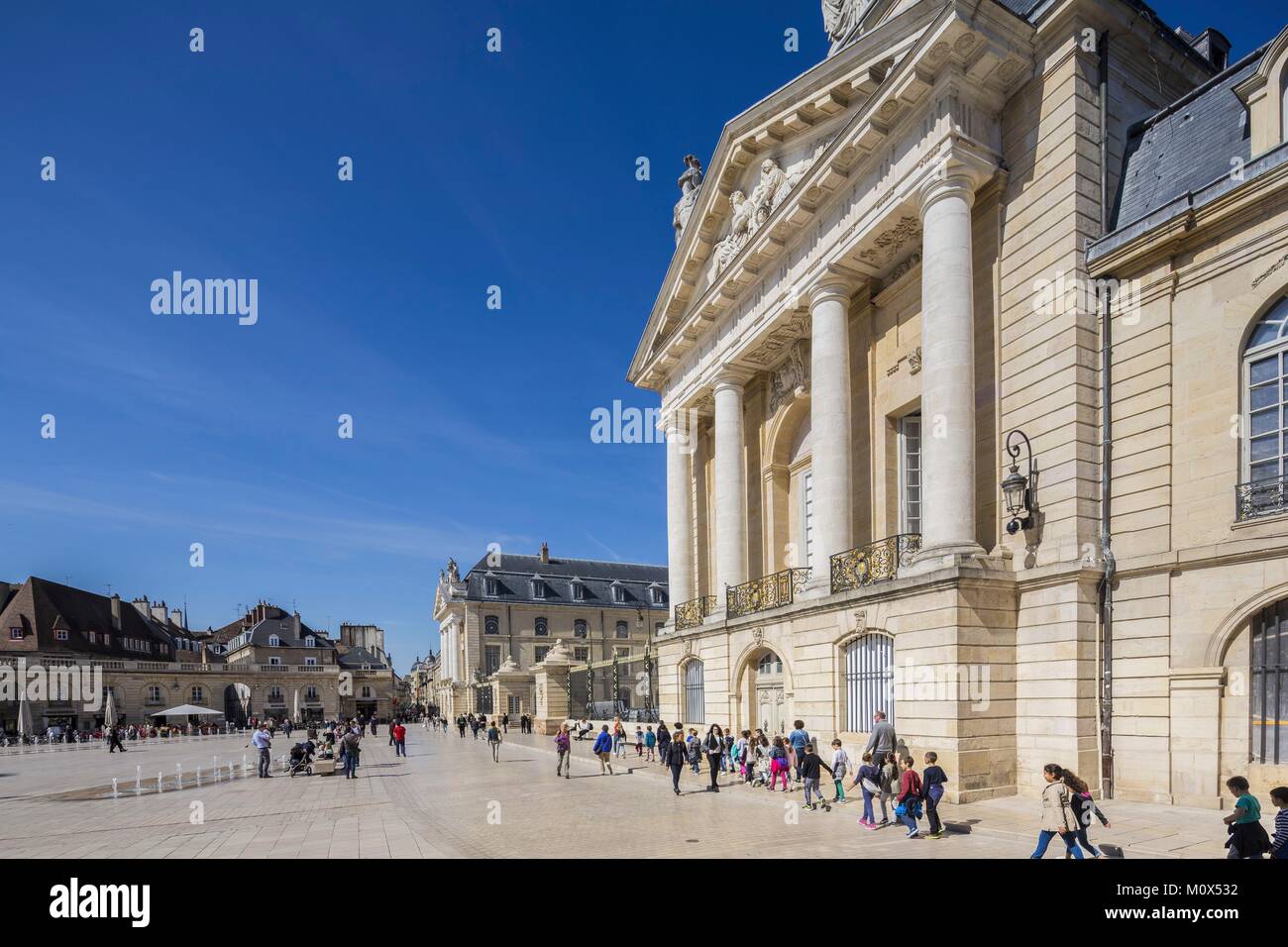 Francia,Cote d'Or,Dijon,la liberazione piazza di fronte al Palazzo dei Duchi di Borgogna che ospita il municipio e il Museo delle Belle Arti Foto Stock