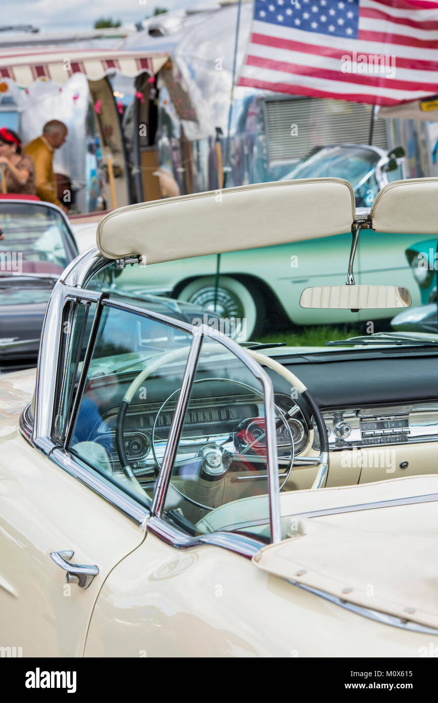 American 1950 Cadillac auto presso un vintage retrò festival. Regno Unito Foto Stock