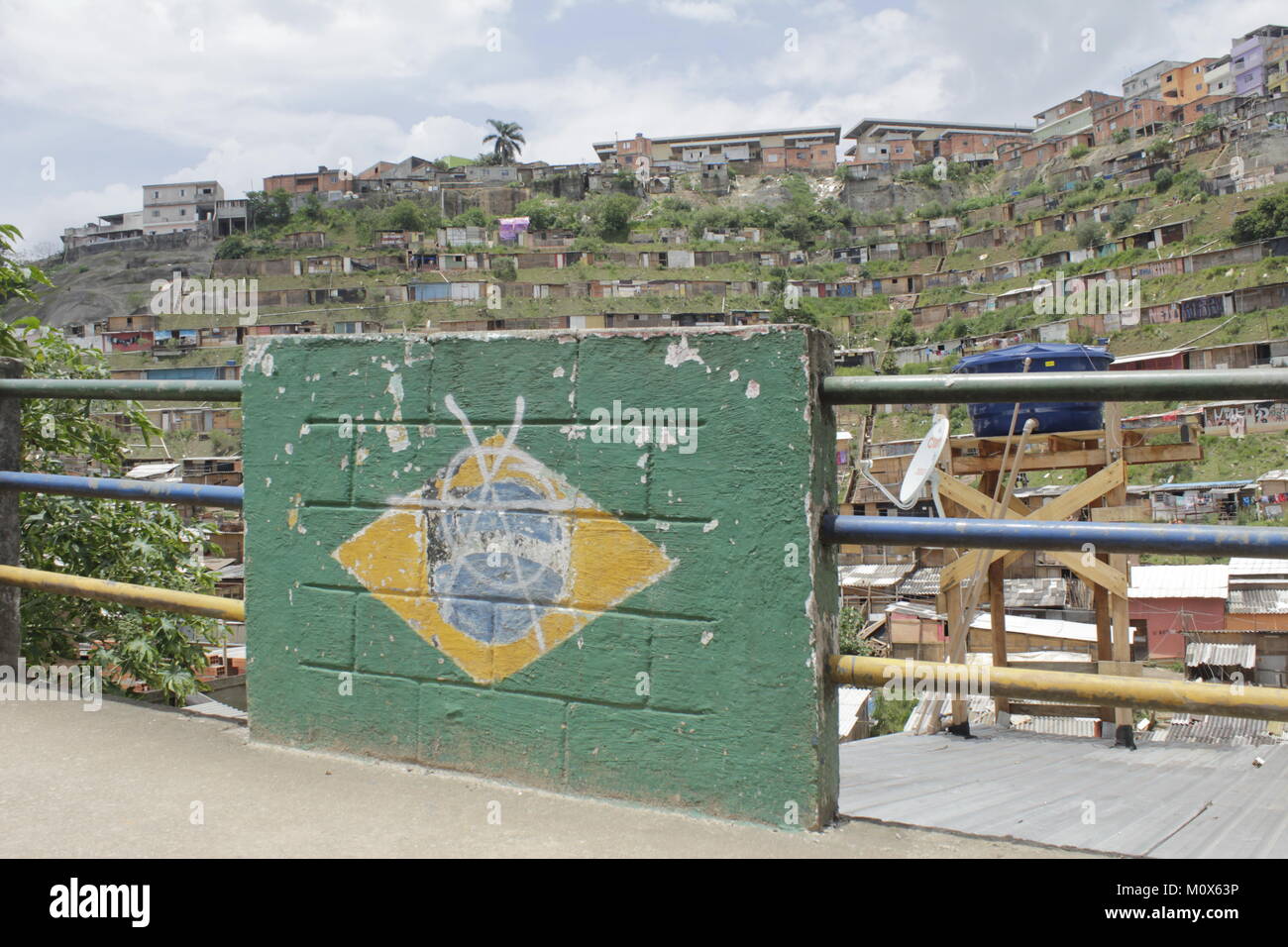 Renegade Brasile del flag in favela. Foto Stock