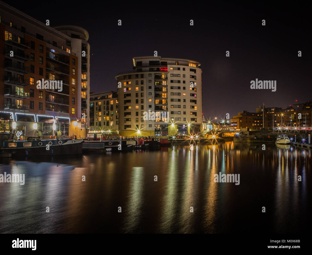 Clarence Dock / Dock di Leeds a Leeds, West Yorkshire, Regno Unito durante la notte Foto Stock
