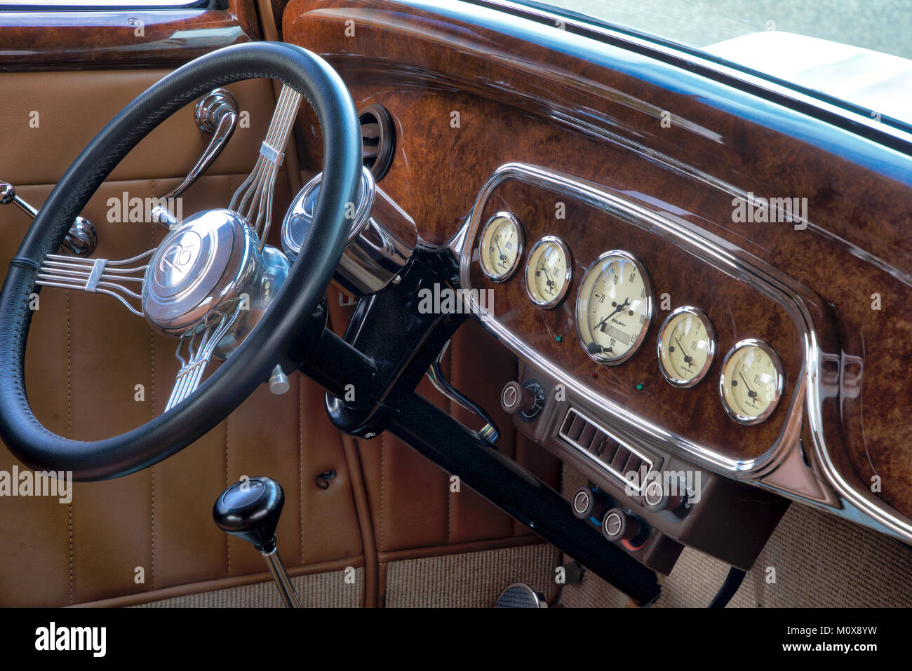 32 Ford ripristinato. Preso in California di campo dei fiori Foto Stock