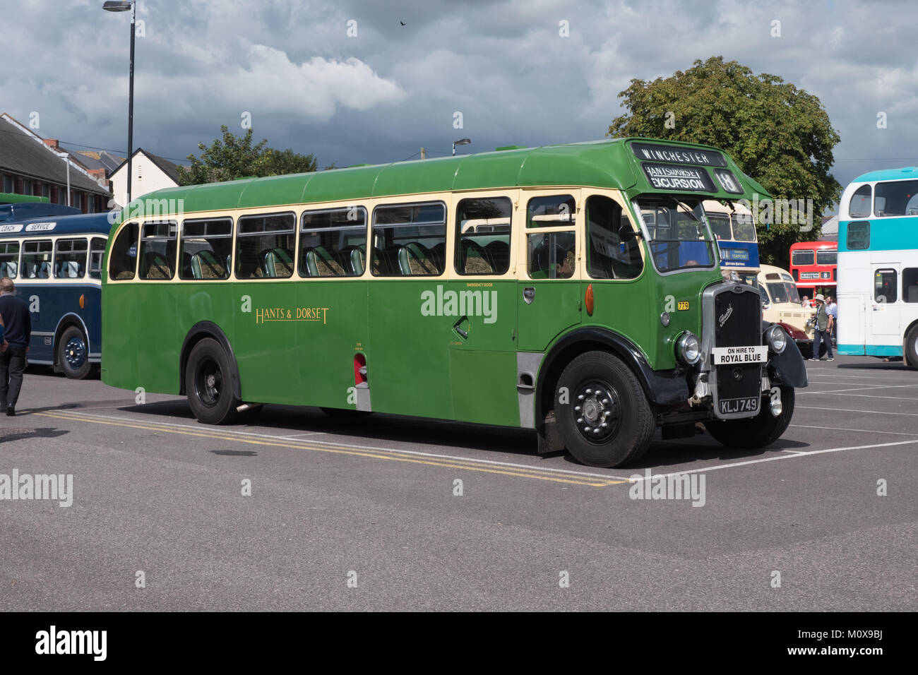 Hants & Dorset bus 779, KLJ 749 a Bristol LL6G con Portsmouth Aviation carrozzeria su un bus di rally in Dorchester Foto Stock