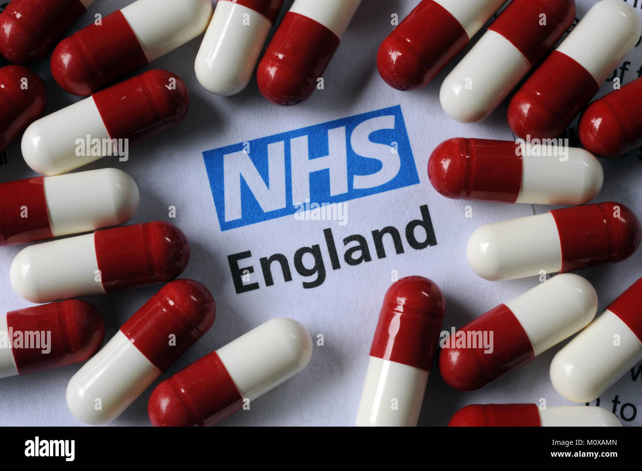 NHS Inghilterra letteratura con capsule di droga RE il servizio per la salute dei pazienti medicina medici ETC REGNO UNITO Foto Stock
