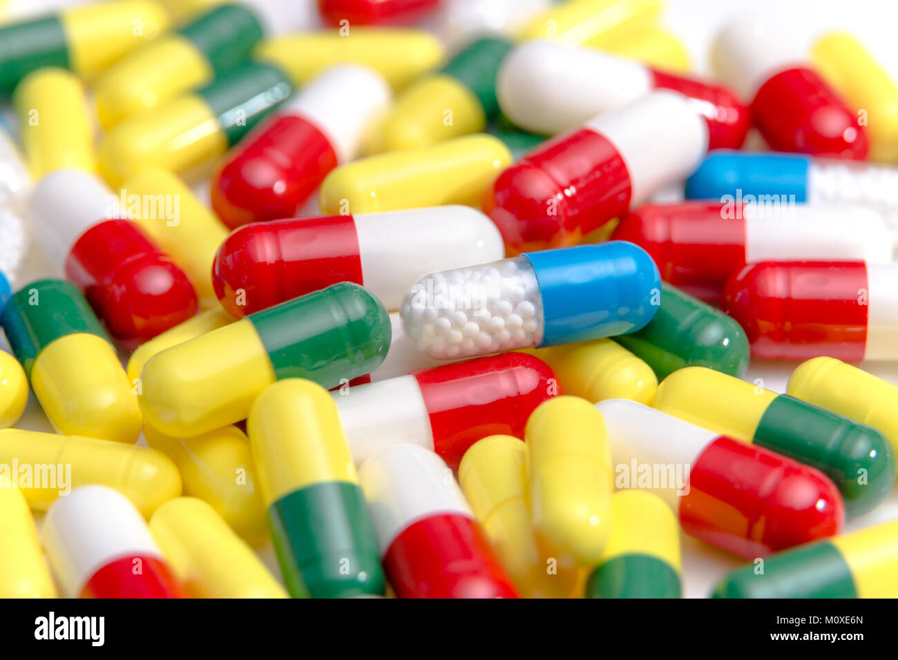 Una raccolta di pillole e compresse Foto Stock