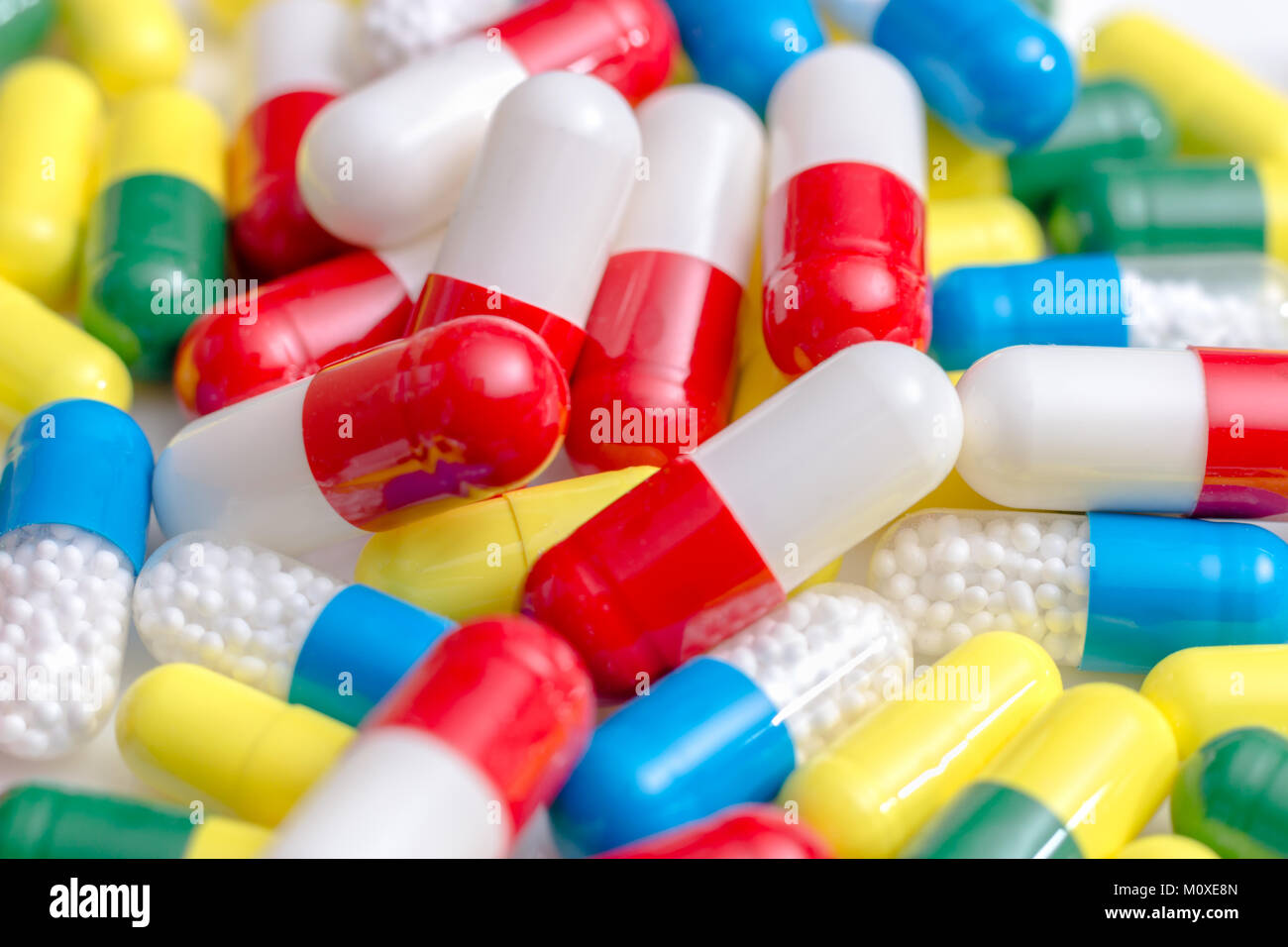 Una raccolta di pillole e compresse Foto Stock