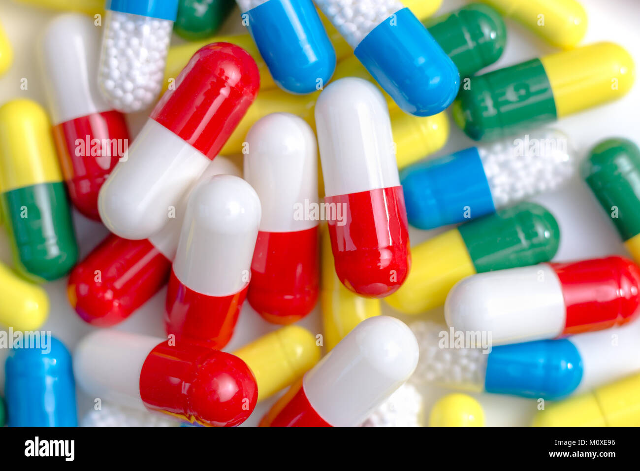 Una raccolta di pillole e compresse Foto Stock