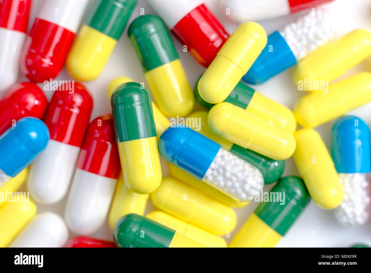Una raccolta di pillole e compresse Foto Stock