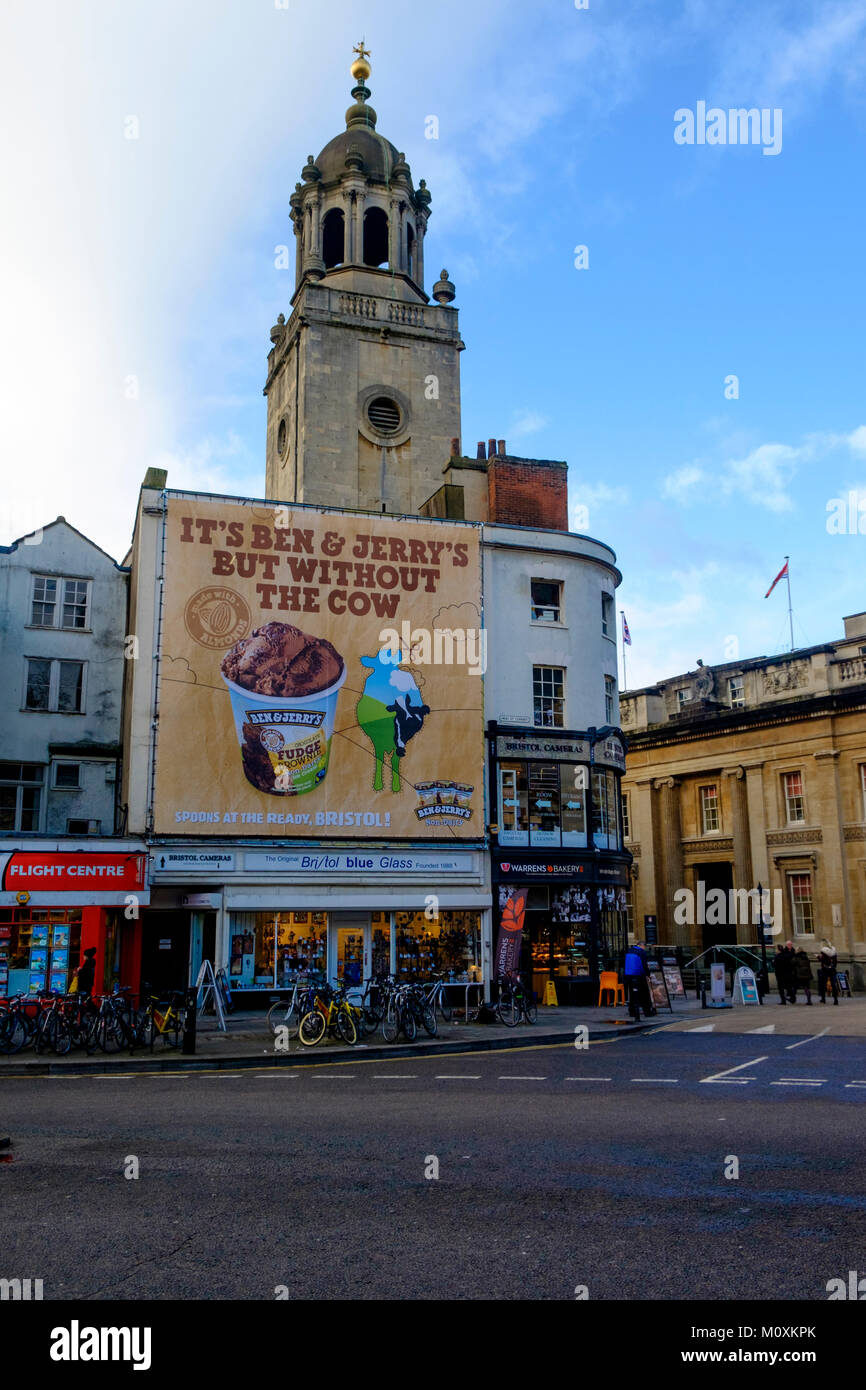 Il Ben e Jerry's palizzata che fu eretta senza permision e poco rimosso. High St, Bristol, Inghilterra, Regno Unito Foto Stock