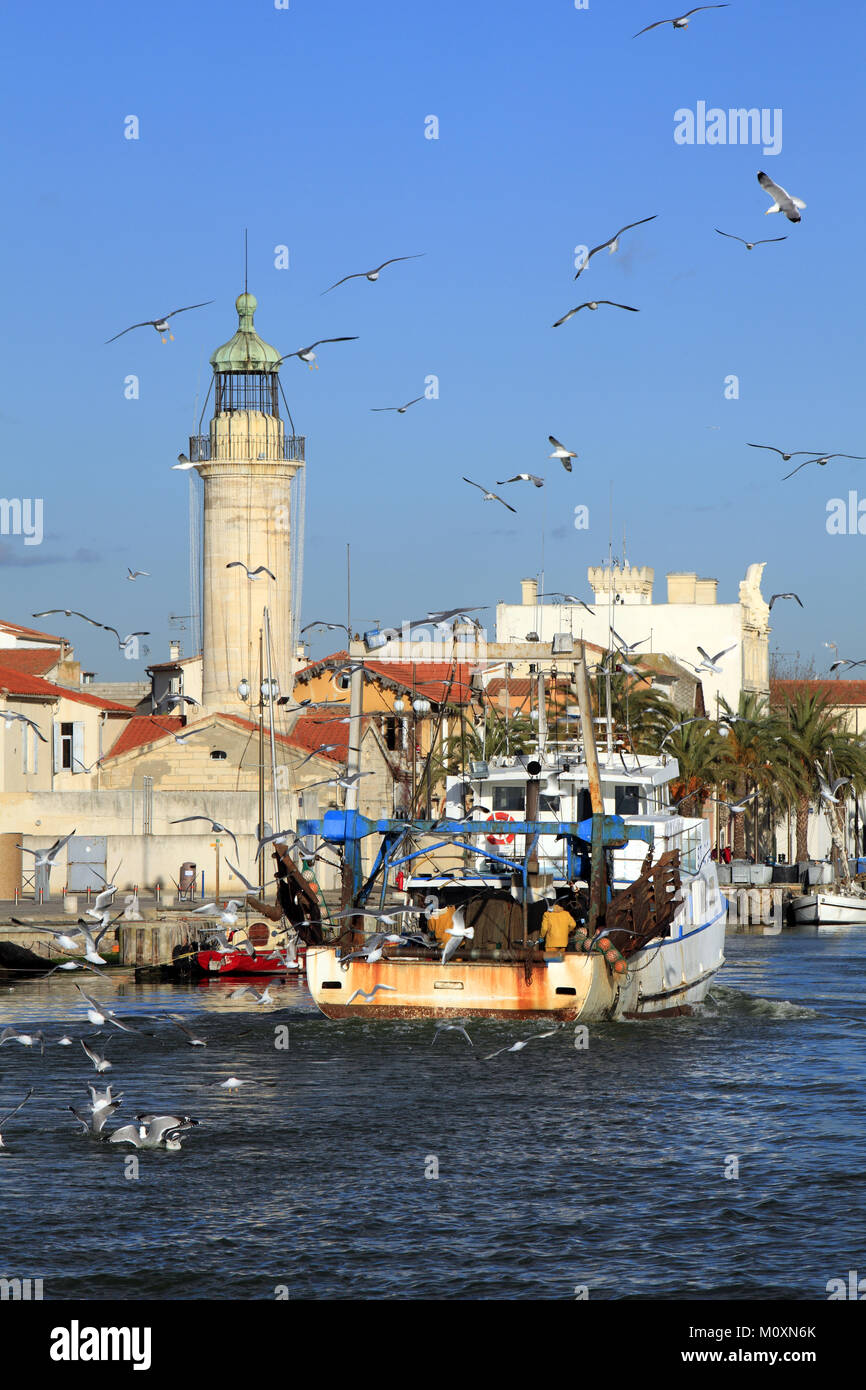 Il ritorno di pesca nel Mar Mediterraneo, Le Grau Du Roi, Gard, Francia Foto Stock