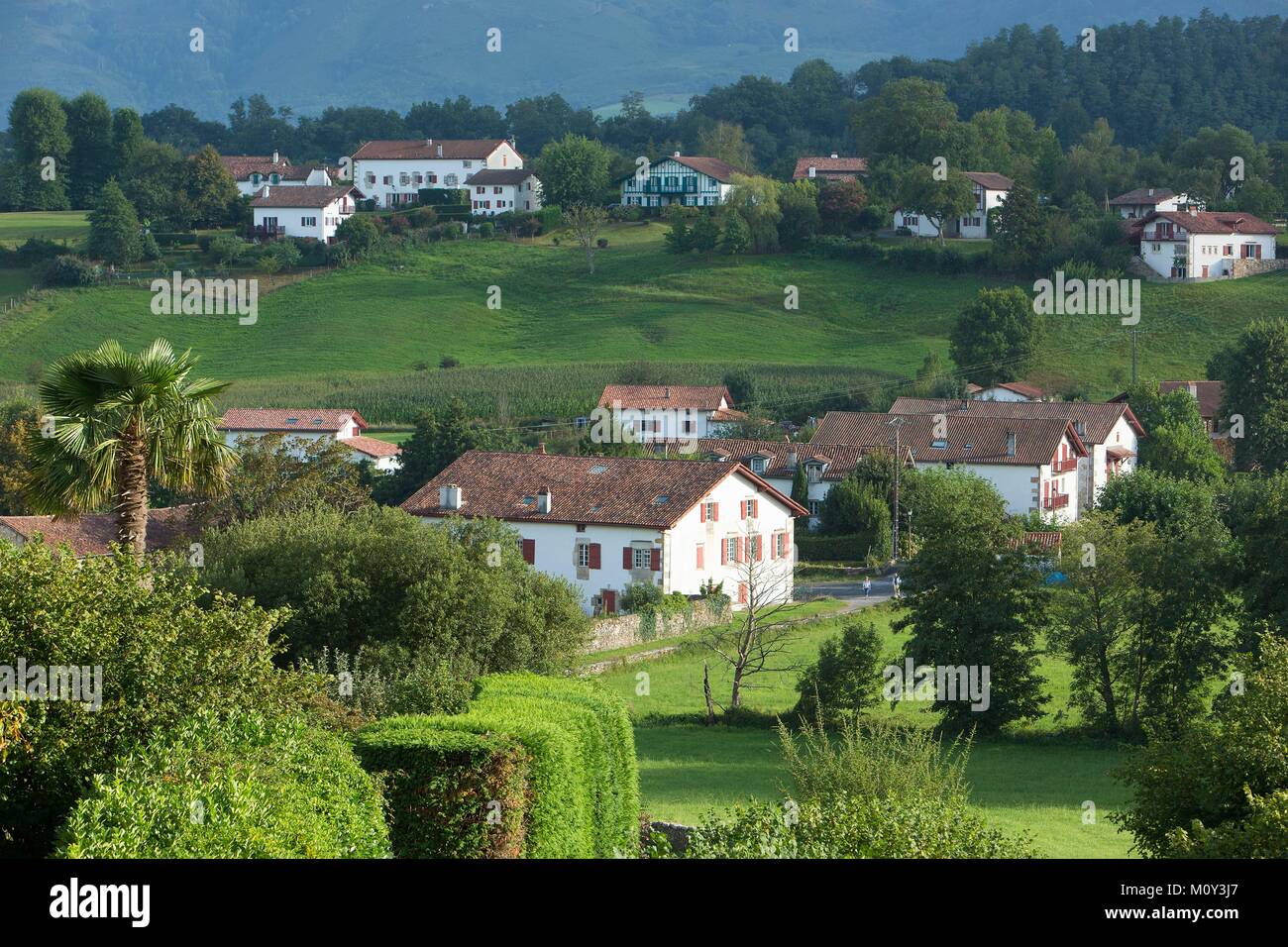 Francia,Pirenei Atlantiques,Pays Basque,Sare etichettati Les Plus Beaux Villages de France (uno dei più bei villaggi di Francia),casa tradizionale Foto Stock