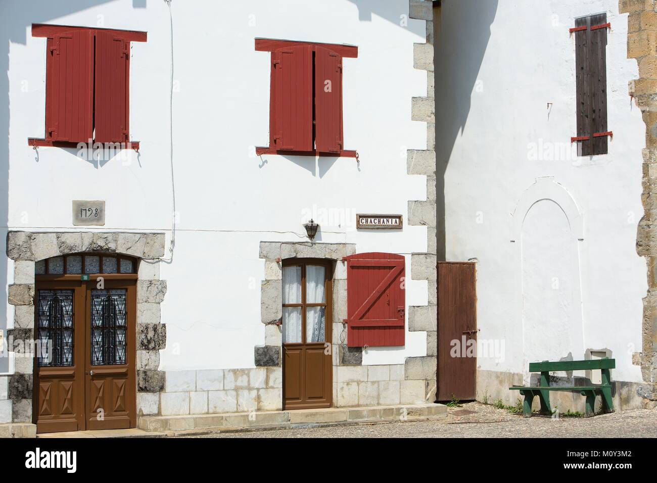 Francia,Pirenei Atlantiques,Pays Basque,Espelette,facciata di una casa tradizionale Foto Stock