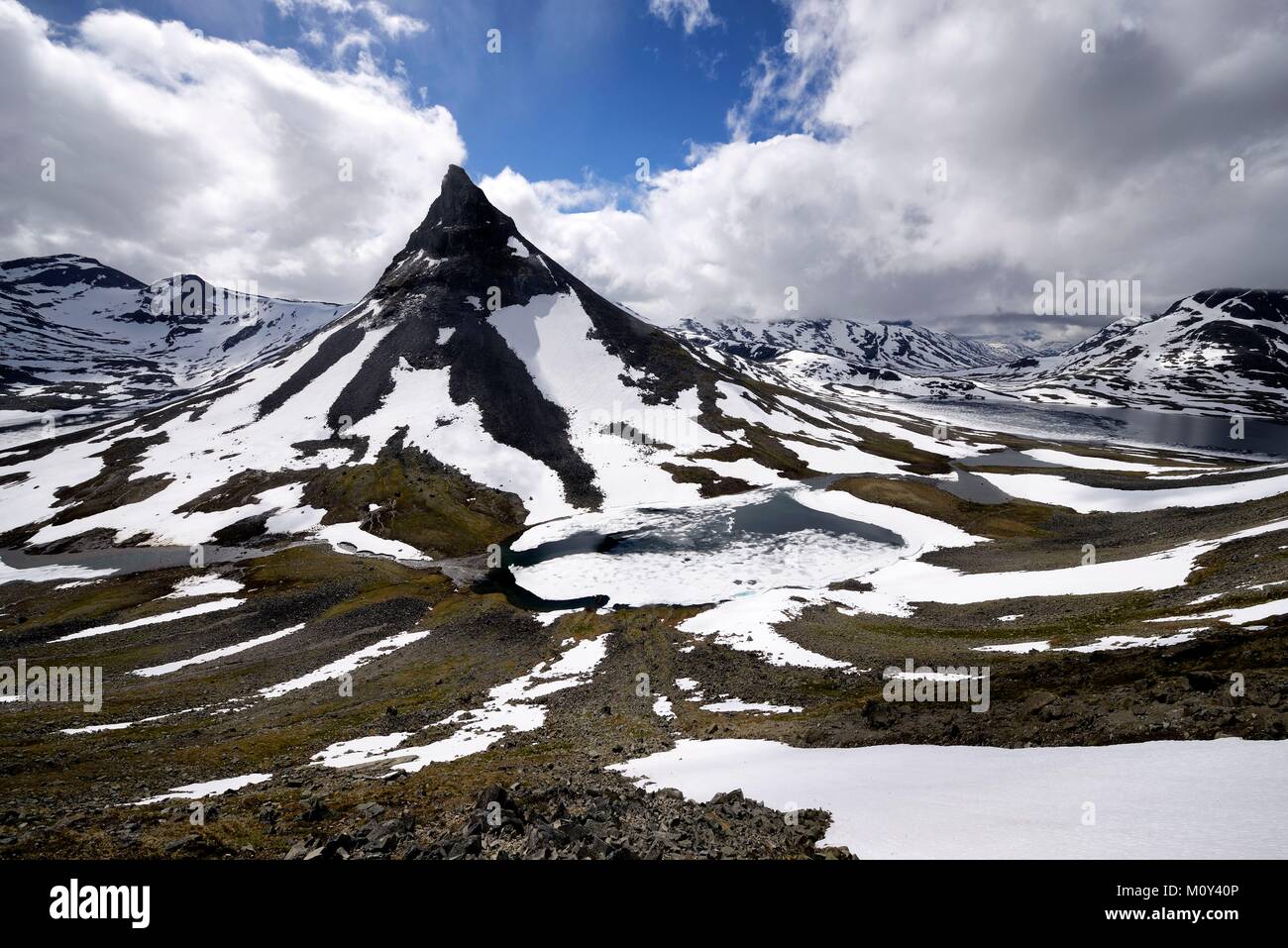 Norvegia,Oppland,Vaga,Parco nazionale di Jotunheimen,Kyrkja (2032m),uno dei più iconica montagna in Norvegia Foto Stock