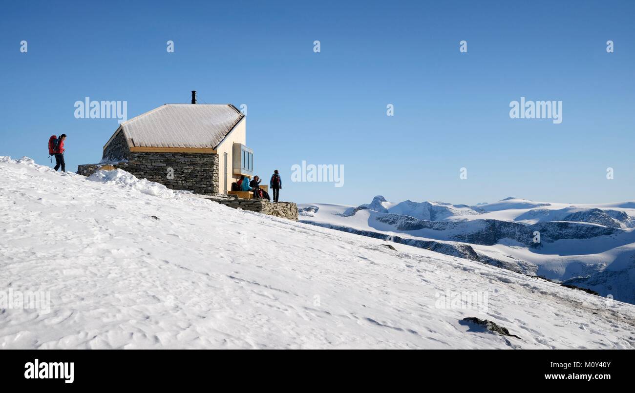 Norvegia,Sogn og Fjordane,Nordfjord,Stryn,Loen,vicino lago Oppstrynsvatn,Jostedalsbreen Parco Nazionale,trek al vertice di Skala (1848m),la famosa torre di Kloumannstarnet o Skalatarnet Foto Stock