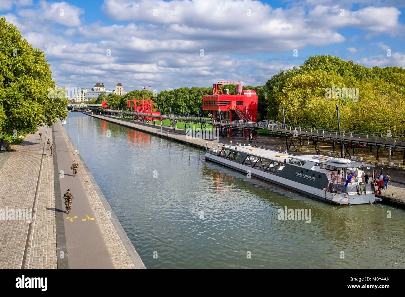 Francia,Parigi,La Villette Parco,crociera sui canali di Parigi a bordo del  Canauxrama Foto stock - Alamy