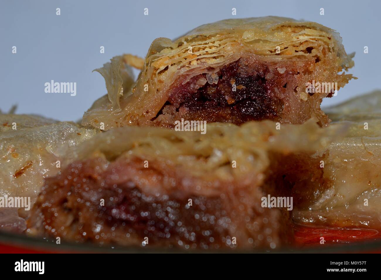 Torta dolce con ciliegie Foto Stock