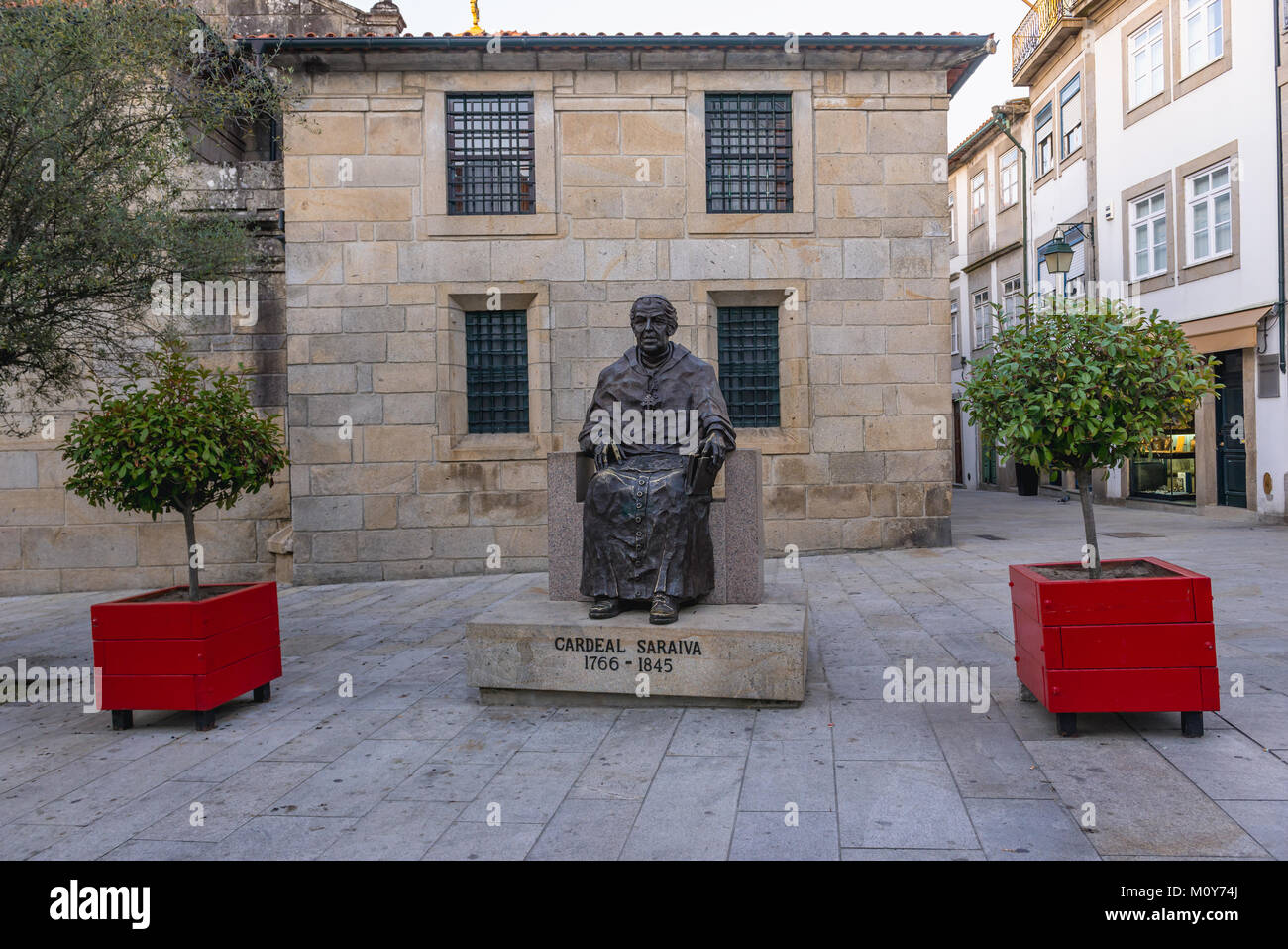 Il Cardinale Saraiva statua a Ponte de Lima città, parte del distretto di Viana do Castelo, Norte regione del Portogallo Foto Stock