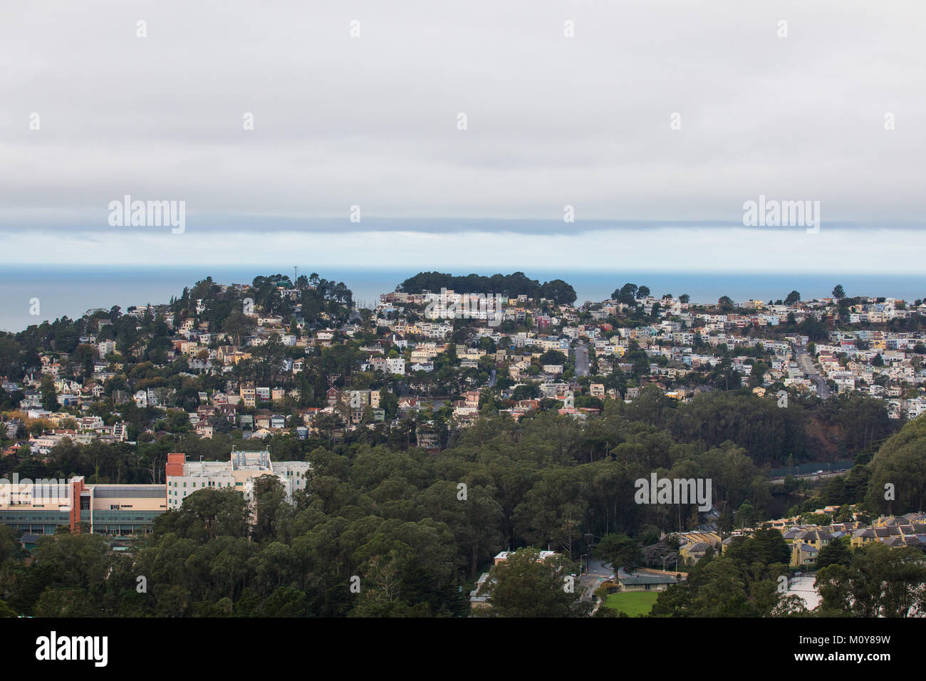 La nebbia di San Francisco in California a Twin Peaks Foto Stock