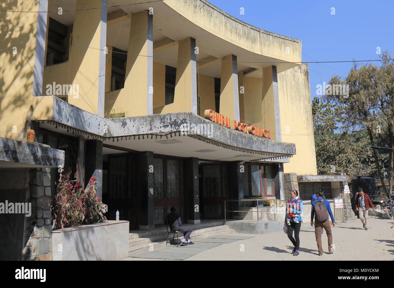 La gente visita generale Post office a Kathmandu in Nepal. Foto Stock