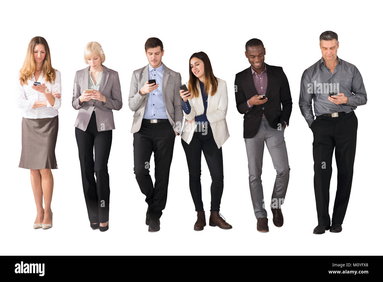 Multi etnico persone Business utilizzando i telefoni cellulari contro uno sfondo bianco Foto Stock Multi etnico persone Business utilizzando i telefoni cellulari contro uno sfondo bianco Foto Stock