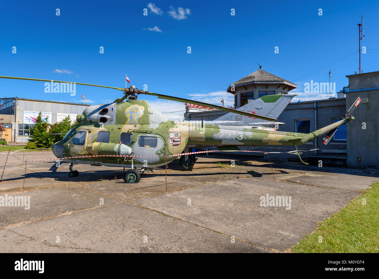 KETRZYN, Polonia - 6 Agosto 2017: Vecchio elicottero sul campo di aviazione sportiva in Ketrzyn Wilamowo, durante l'Air Show Mazury in Polonia. Foto Stock