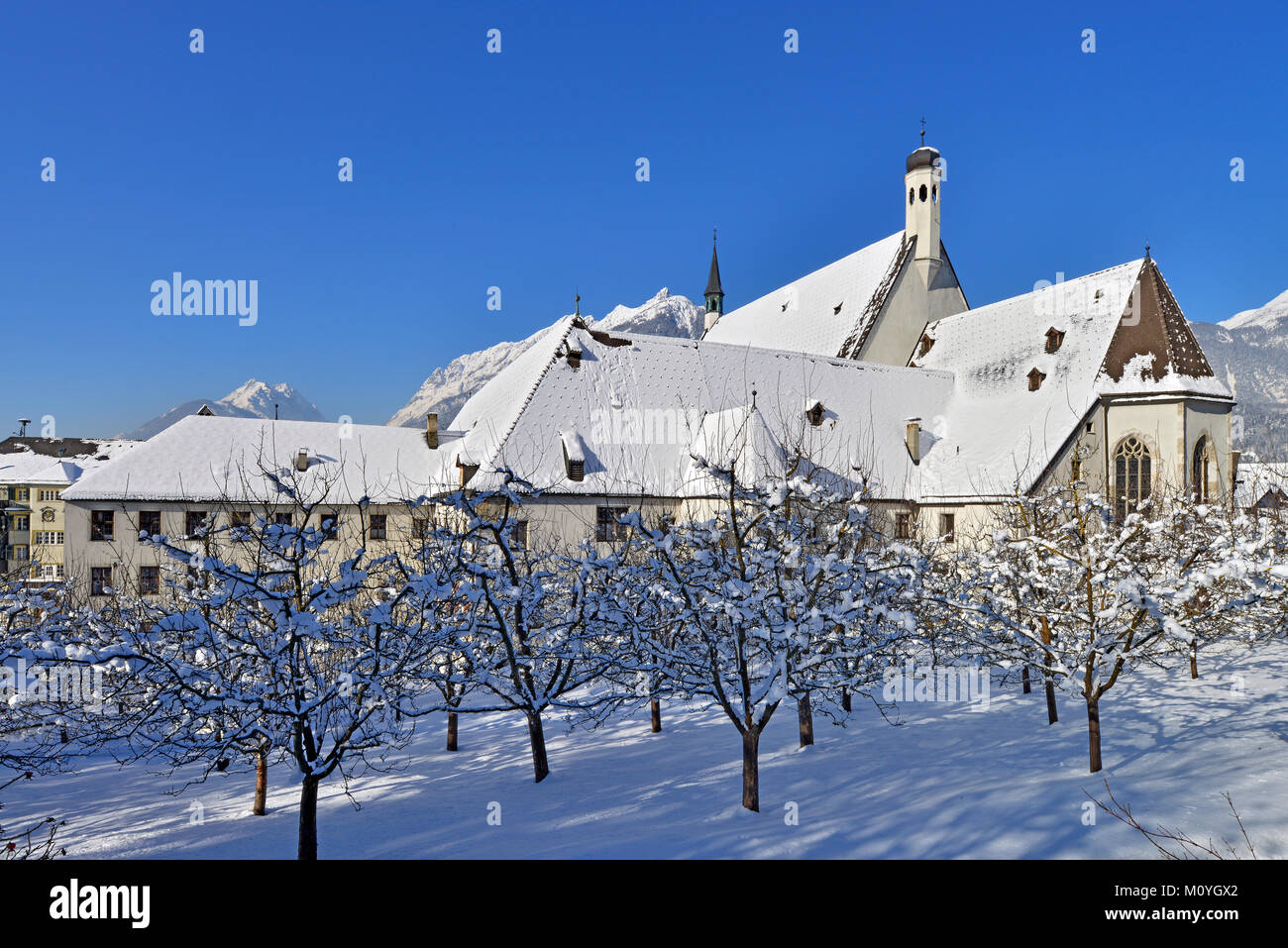 Franziskanerkloster vista esterna in inverno,Schwaz, in Tirolo, Austria Foto Stock