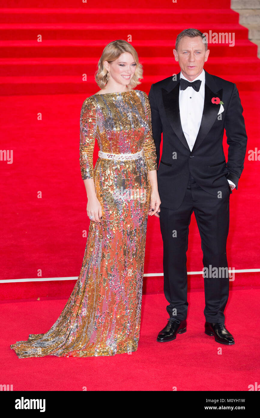 Londra, UK, 26 ottobre 2015, Lea Seydoux e Daniel Craig frequentare la prima mondiale di "pectre' presso la Royal Albert Hall. Mariusz Goslicki/Alamy Foto Stock