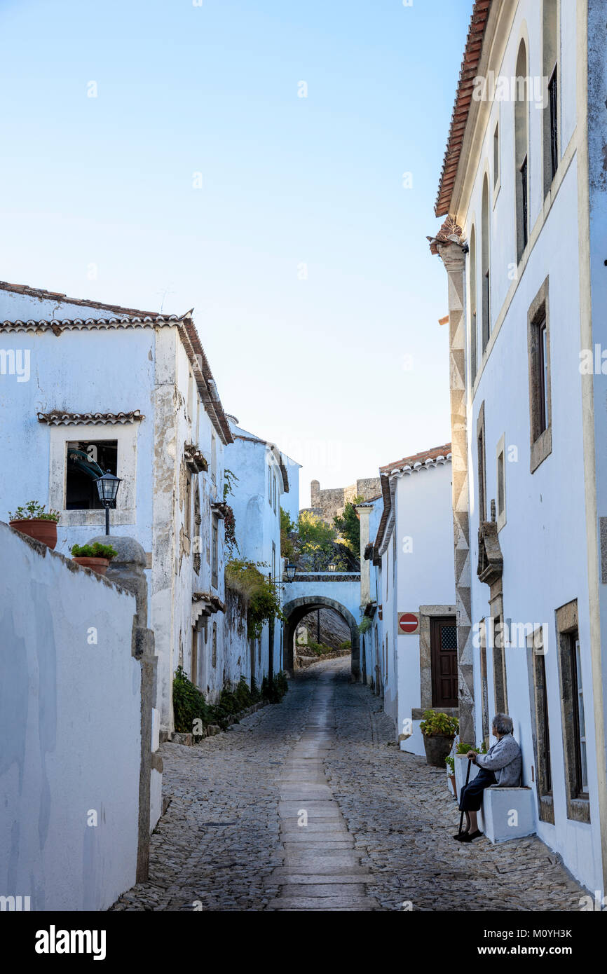 Le strette vie Marvao villaggio nella Serra Sao Mamede colline, Regione Alentejo Portogallo Foto Stock