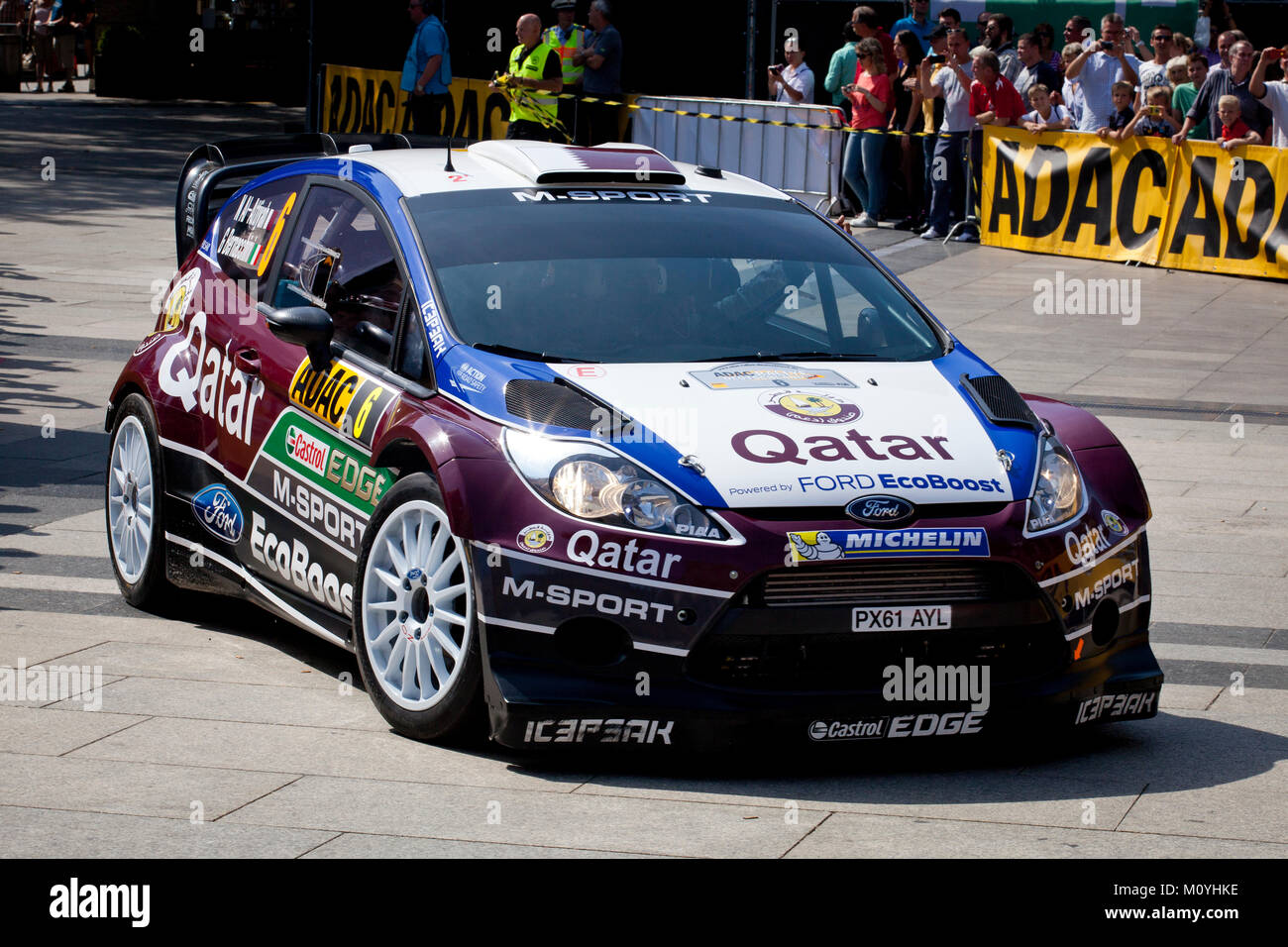 Germania, Colonia, inizio dell'ADAC Rallye Germania, conducente e presentazione del team presso la cattedrale, auto del Quatar World Rally Team. Deutschlan Foto Stock