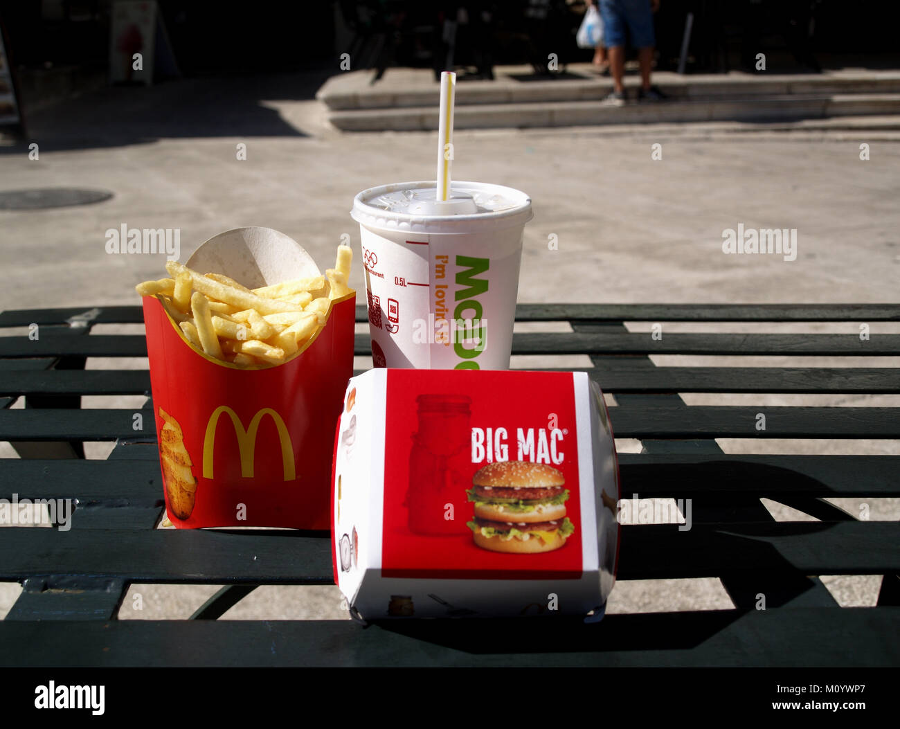 McDonalds Big Mac imballaggio pasto fuori del ristorante a Corfù, Grecia, Europa Foto Stock