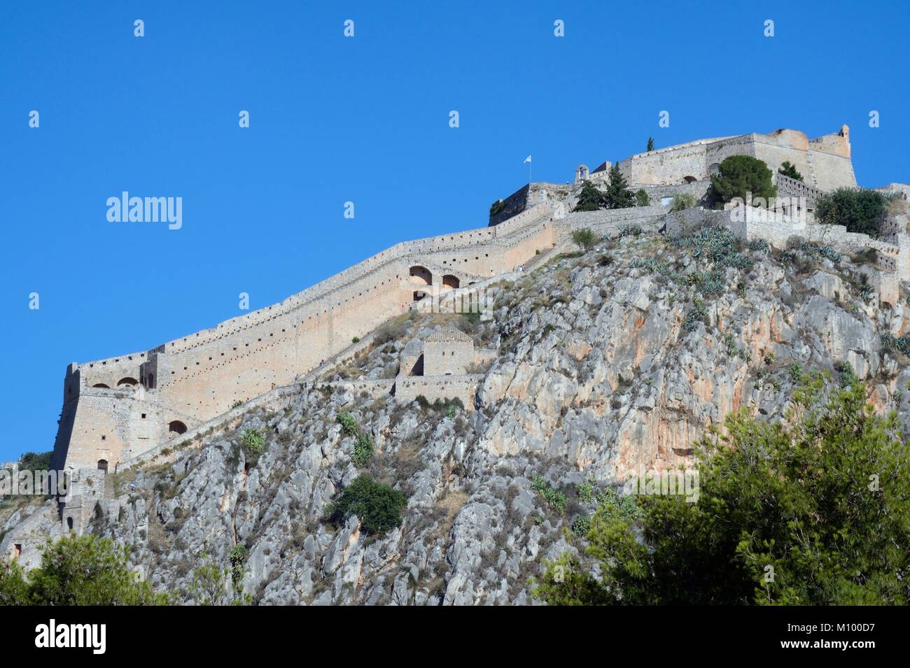 Palamidi Castle, una fortezza veneziana di alta su una collina, accessibile da 913 fasi, affacciato Nafplio e il Golfo Argolic, Argolis, Peloponneso, Grecia, Foto Stock