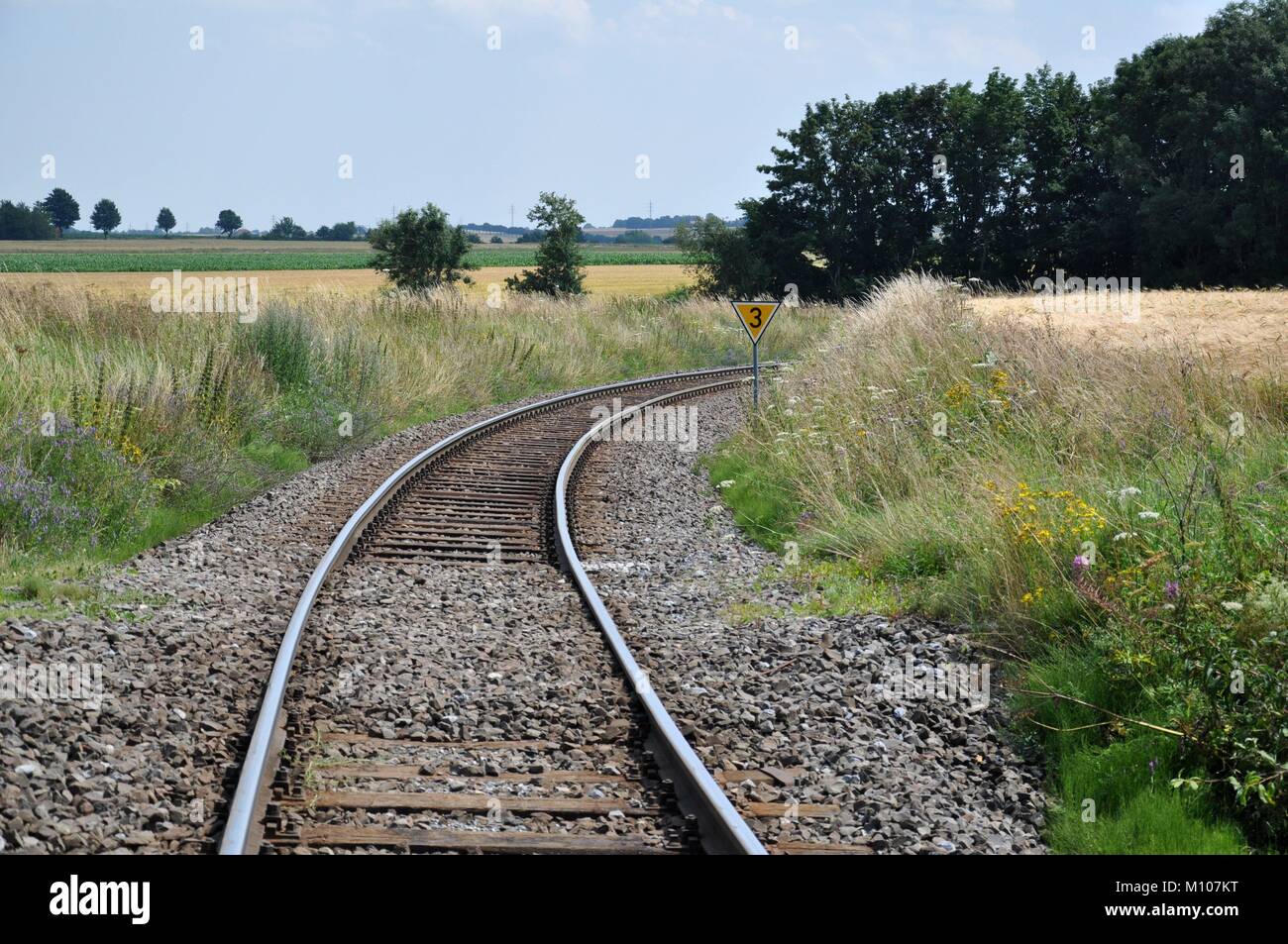 Le linee secondarie possono avere un futuro per il traffico di merci. Linea di derivazione su 27.07.2012 vicino Anröchte - Germania. | Utilizzo di tutto il mondo Foto Stock