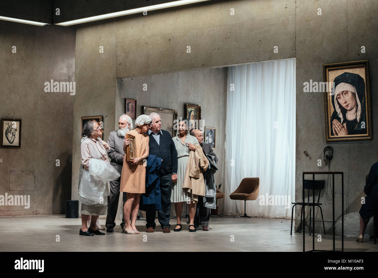 Londra, Regno Unito. 24 gen 2018. Peeping Tom presente Moeder (madre) presso il Barbican che corre dal 24 al 27 gennaio. La prestazione è il parto del London International Mime Festival 2018. photo Credit: Danilo Moroni/Alamy Live News Foto Stock