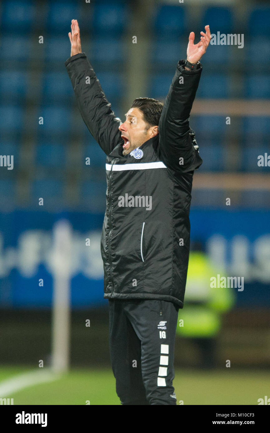 Bochum, Deutschland. 23 gen 2018. Ilia GRUEV (pullman, DU) reisst die Arme hoch, gesto gesto, frustratedriert, frustrato gefrustratedet, Hochformat, Fussball 2. Bundesliga, 19. Giornata VfL Bochum (BO) - MSV Duisburg (DU) 0:2, am 23.01.2018 a Bochum/ Germania. |L'utilizzo del credito in tutto il mondo: dpa/Alamy Live News Foto Stock