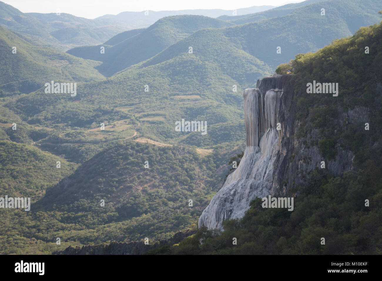 Punto di vista che guarda sulla vallata, Palenque, Messico Foto Stock