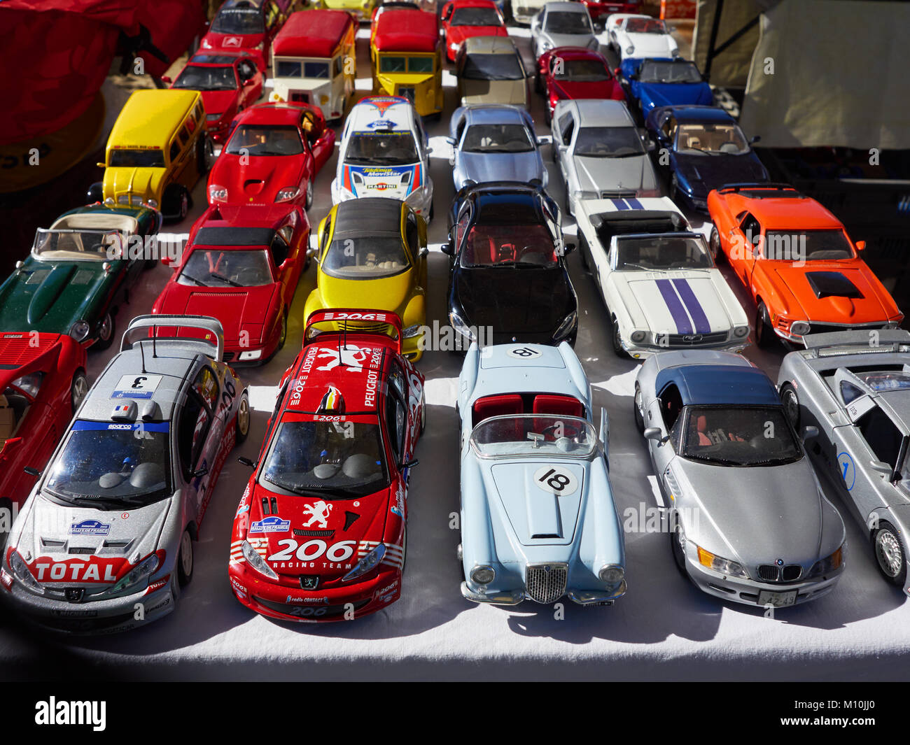Mercato delle pulci all'aperto in St Maxime, Francia Foto Stock