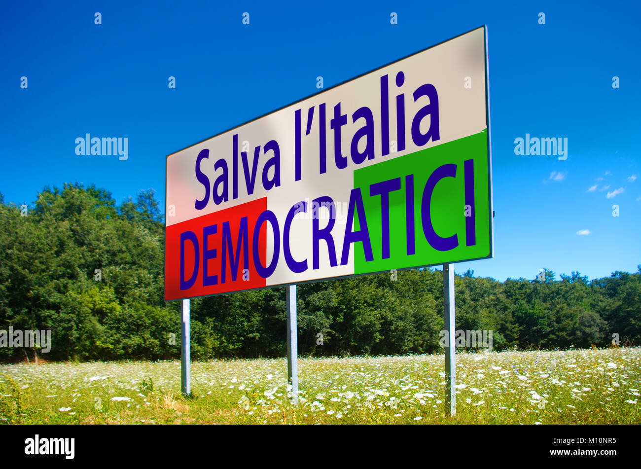 Affissioni nel mezzo di un campo sotto il cielo blu dice che nelle prossime elezioni che la sola speranza per il salvataggio di Italia è di votare Democratics PD Foto Stock