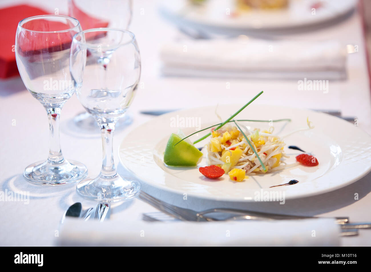 Tabella servita nel ristorante Foto Stock