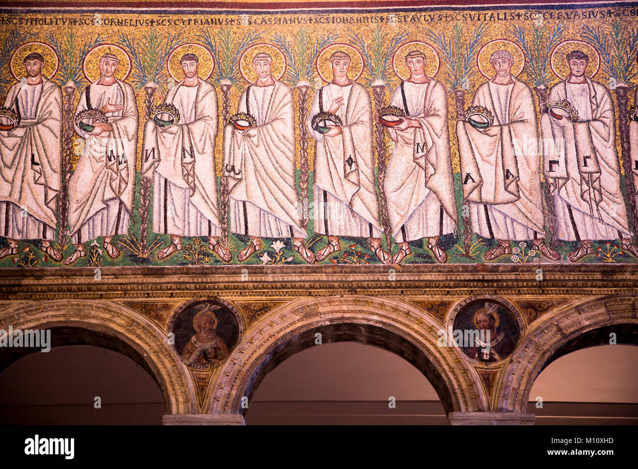 Ravenna basilica di sant apollinare nuovo mosaico di santi santi immagini e fotografie stock ad